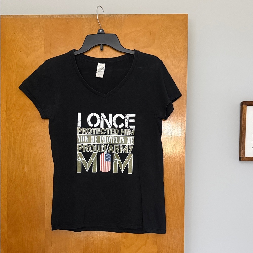 Black Proud Army Mom T-Shirt